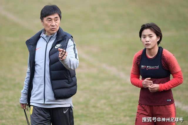 38年纪录被破，国足提前出局，王钰栋屡造威胁